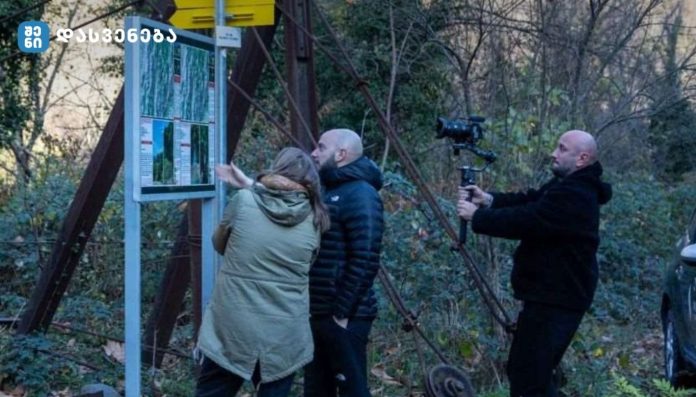 გაეცნენ მუნიციპალიტეტის ტურისტულ ღირსშესანიშნაობებს, კულტურულ ძეგლებს, ტურიზმის ეროვნული ადმინისტრაციის მიერ მონიშნულ და განახლებულ ბილიკებს- მათ შორის კაცხის სვეტის პანორამულ მარშრუტს, ნავარძეთის ბილიკს, ახლად შექმნილ კლდეზე ცოცვის კლუბსა და სხვა ახალ ტურისტულ ობიექტებს