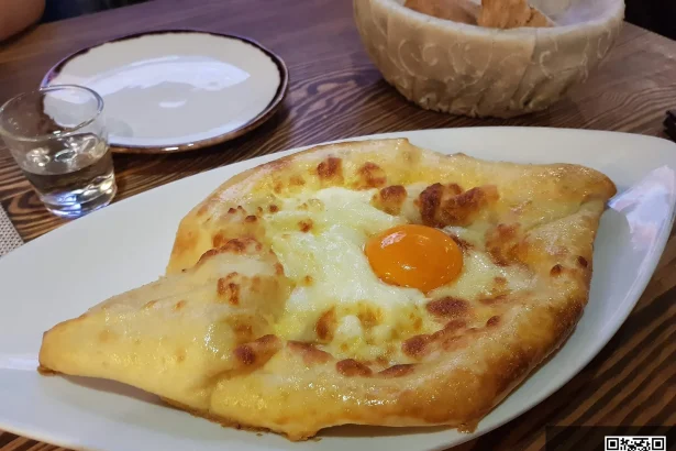 Khachapuri Adjaruli, Georgia's iconic cheese-filled bread, a dish Sammarinese visitors will encounter everywhere.
