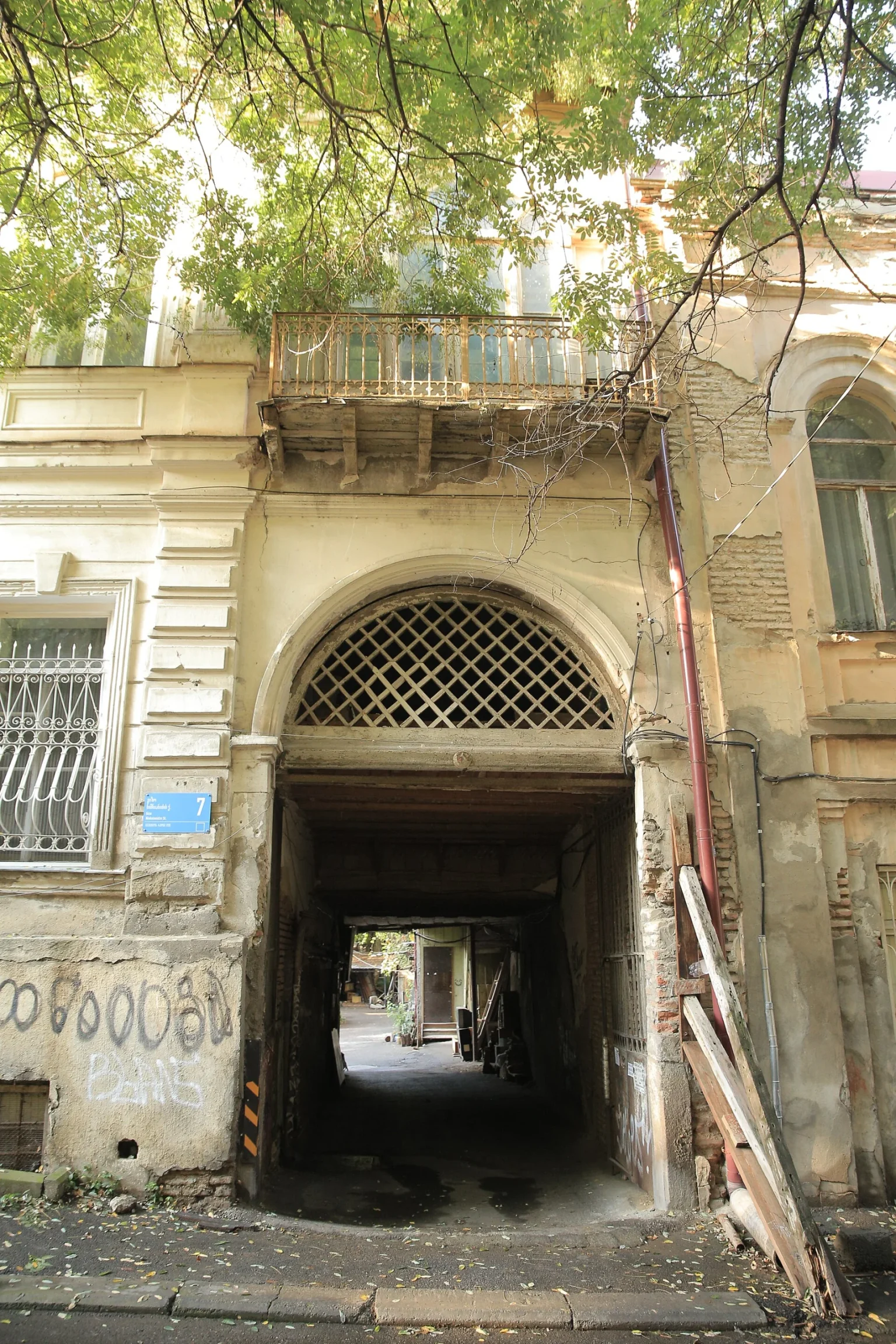 A late-19th-century courtyard archway typifies the historic Sololaki district explored on the walking route.