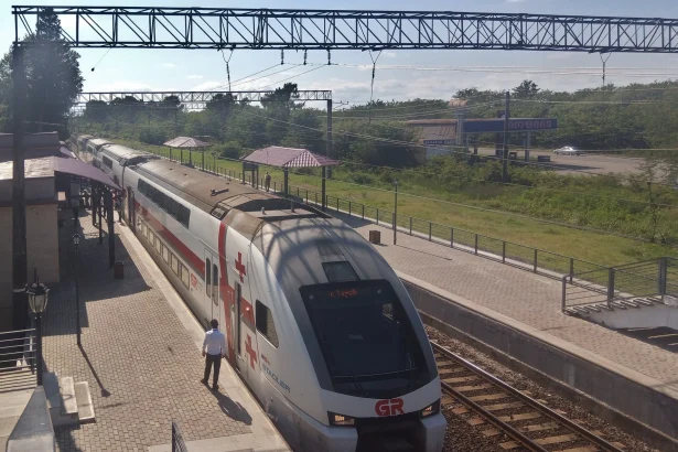 The Stadler EMU for the Tbilisi–Batumi route calls at Kutaisi International Airport station.