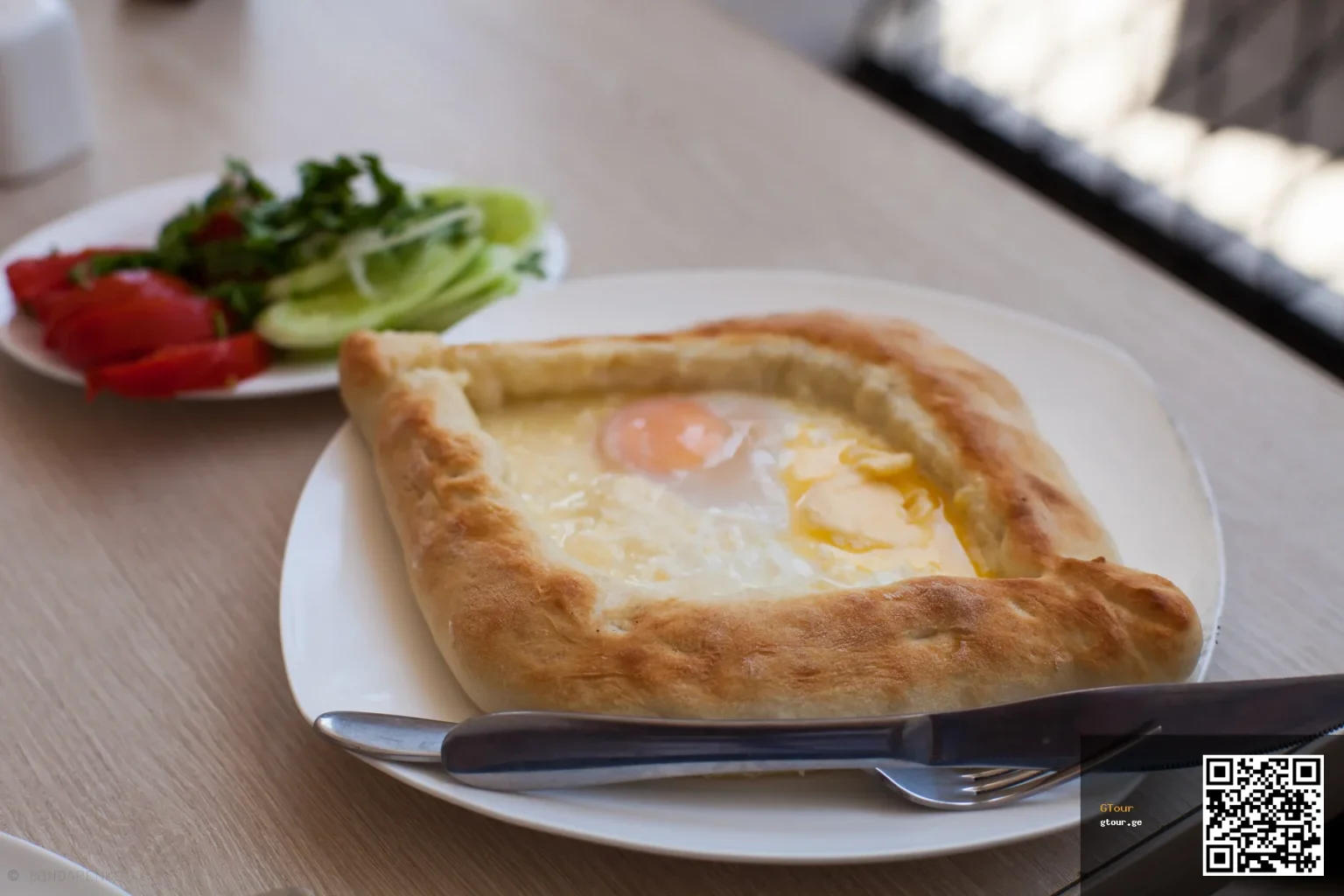 Adjarian khachapuri, Georgia's signature cheese-and-egg bread, a dish Senegalese visitors should try.