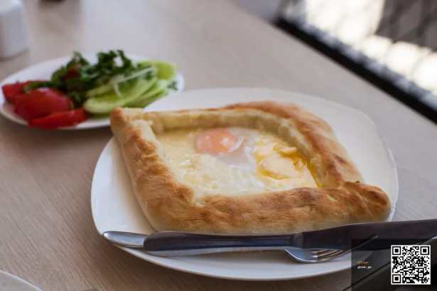 Adjarian khachapuri, Georgia's signature cheese-and-egg bread, a dish Senegalese visitors should try.