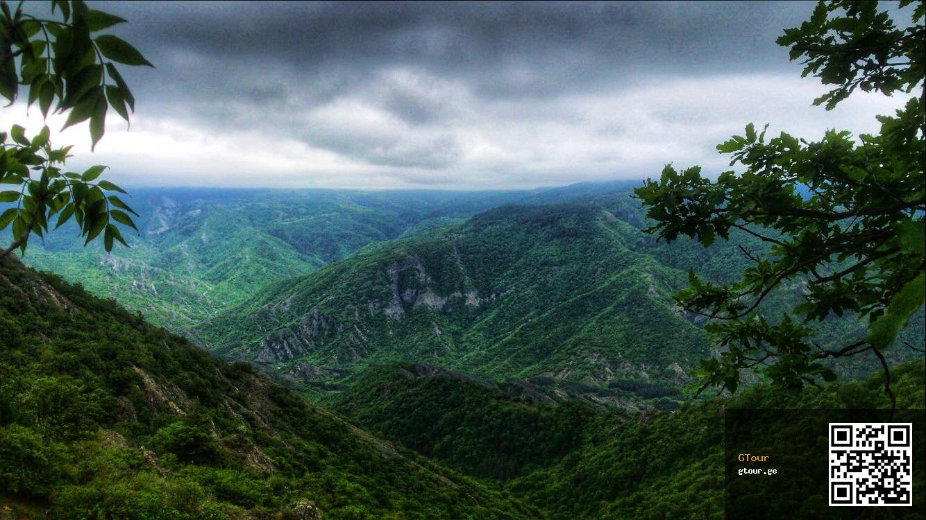 Peli, Ateni gorge