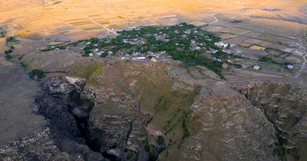 Saro and Khizabavra