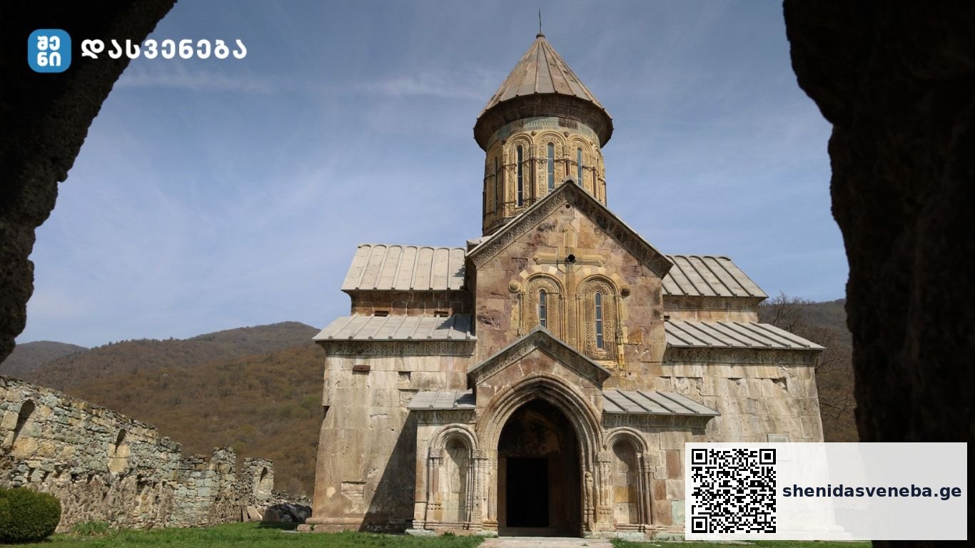 ფიტარეთის მონასტერი თეთრიწყაროს მუნიციპალიტეტში, მდინარე ხრამის ღრმა ხეობაში, ულამაზესი ფოთლოვანი ტყეებით გარემოცულ ადგილას მდებარეობს | შენი დასვენება